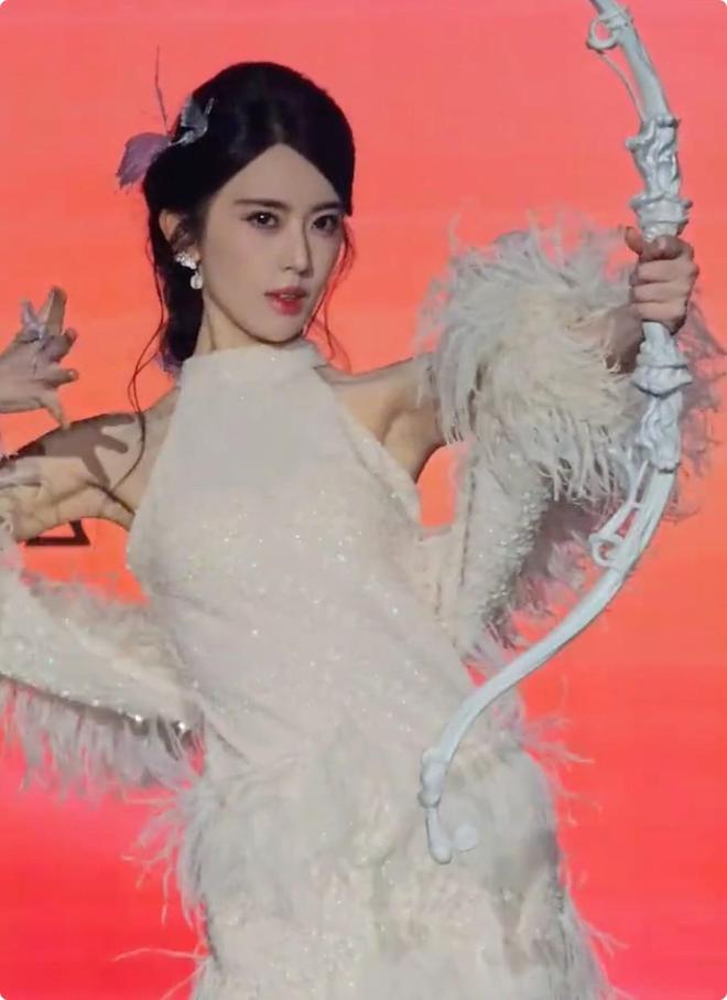 个天生丽质颜值身材都不输内娱女星开元棋牌短剧演员红毯：女演员们各