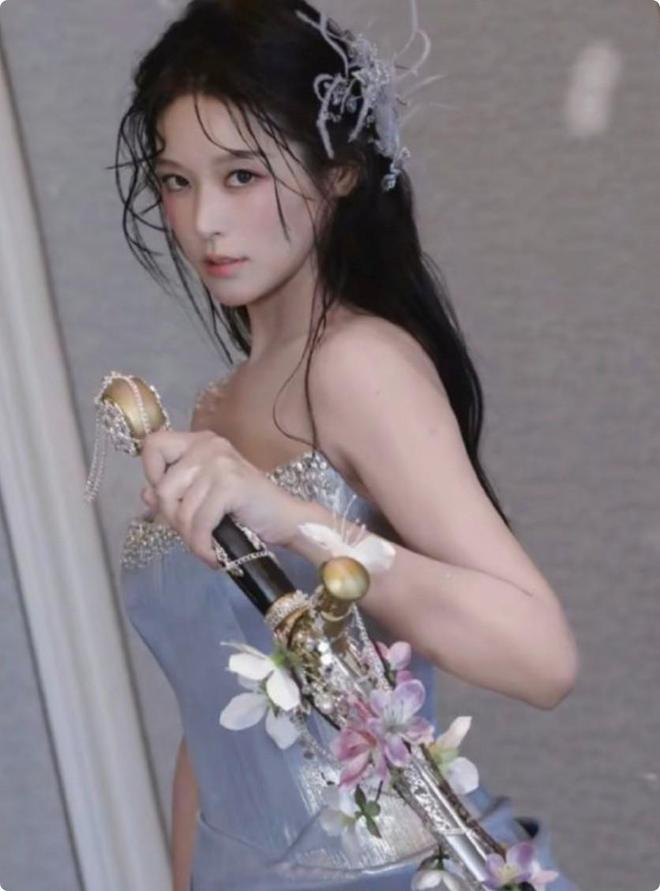 个天生丽质颜值身材都不输内娱女星开元棋牌短剧演员红毯：女演员们各(图10)